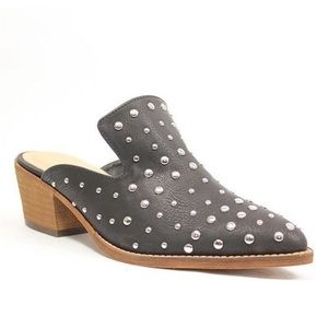 Women’s Size 7 Studded Mules